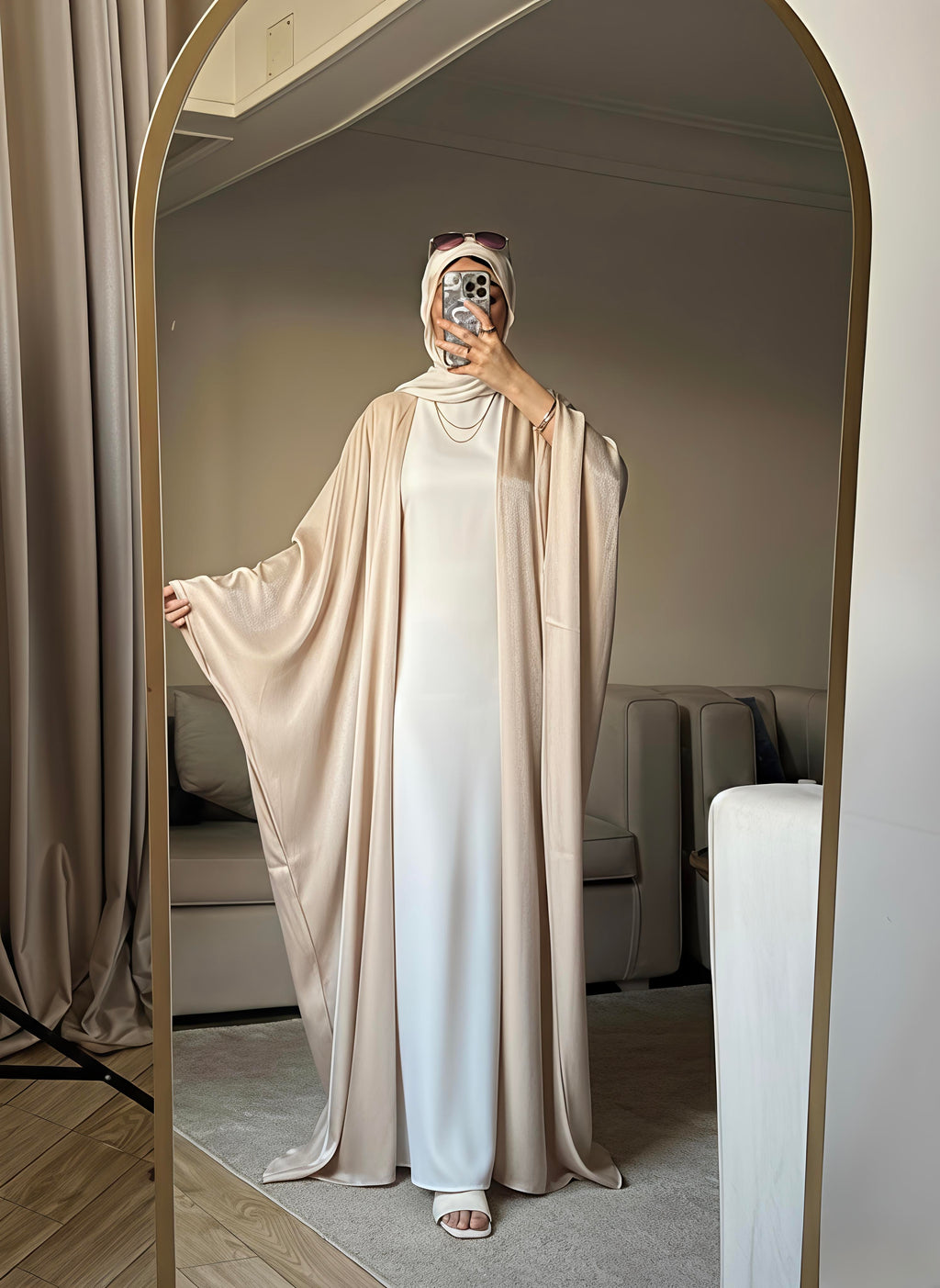 كارديجان الفراشة مع البيزك